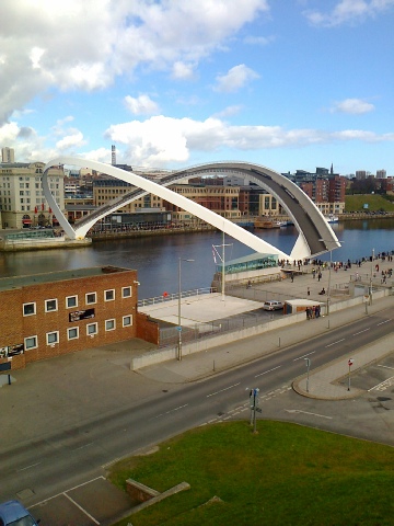 Millenium Bridge between Newcastle and Gateshead.